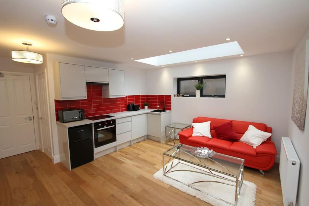 Lovely One Bed Apartment-Near All Transport-Village-Freeparking London Exterior photo