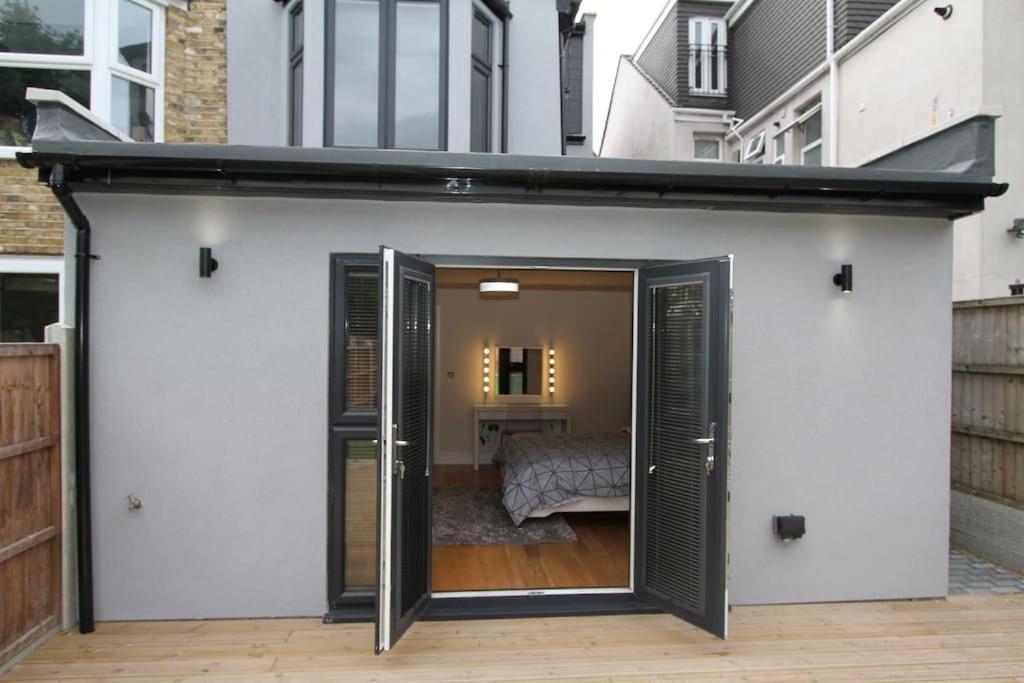 Lovely One Bed Apartment-Near All Transport-Village-Freeparking London Exterior photo