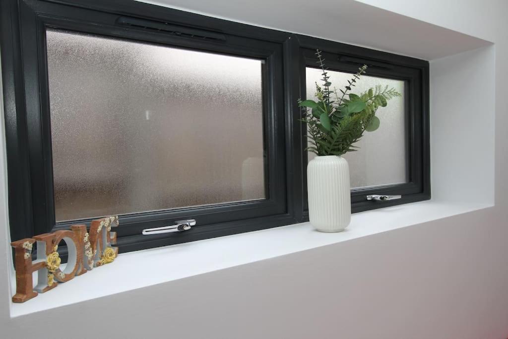 Lovely One Bed Apartment-Near All Transport-Village-Freeparking London Exterior photo
